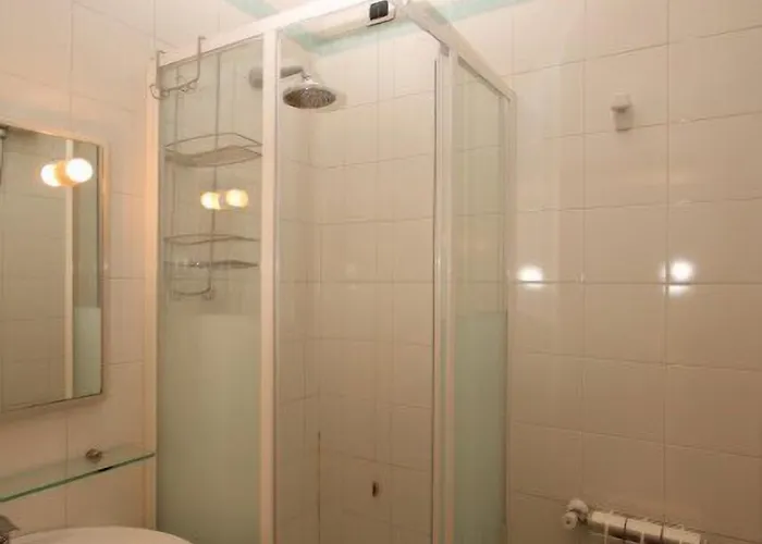 לינה וארוחת בוקר Tourist House 4*